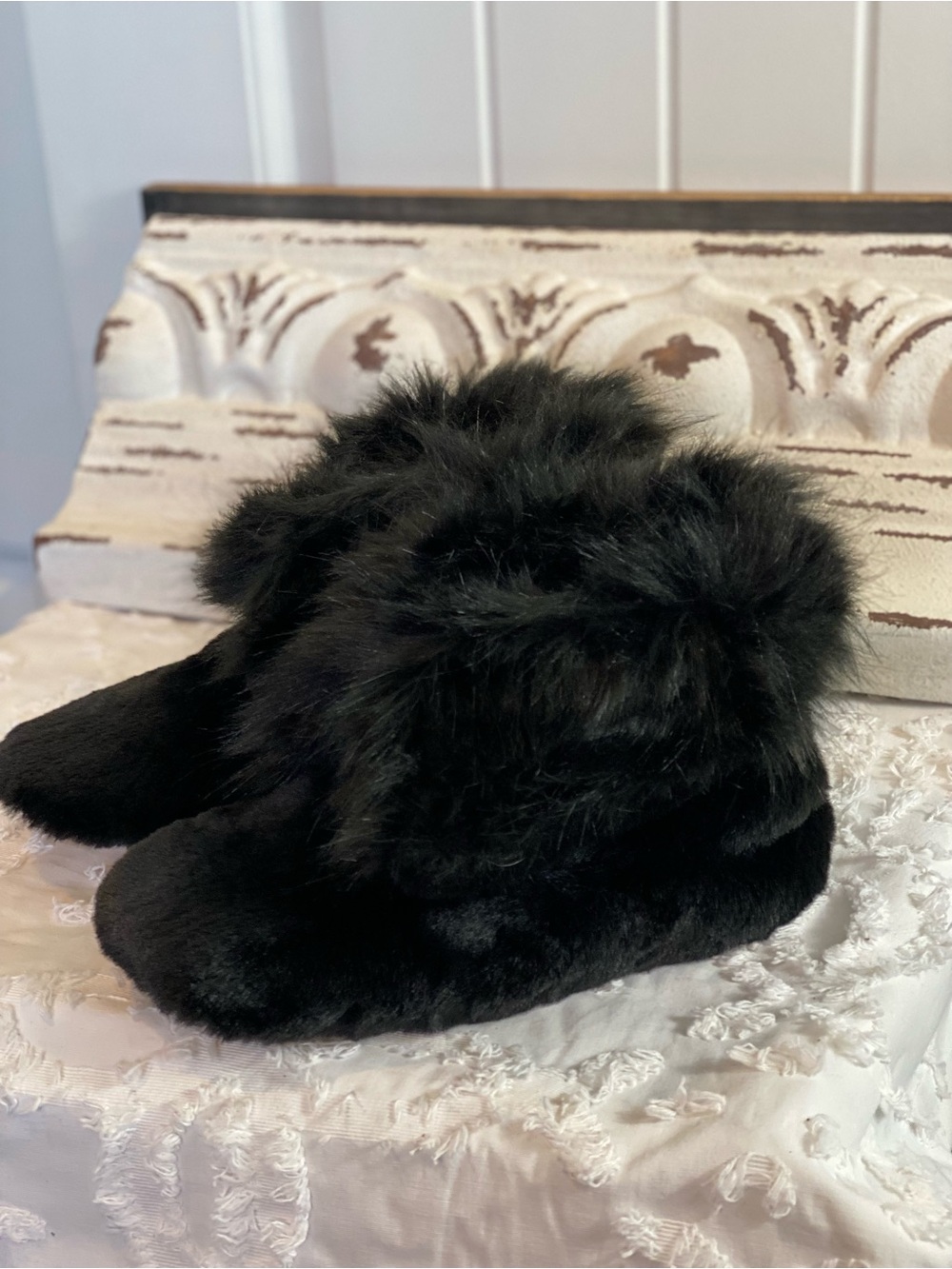 Source Unknown Black Faux Fur Kids Slippers